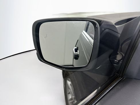 Used 2025 Honda Pilot EX-L image 16