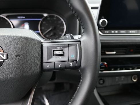 Used 2025 Nissan Rogue SV image 17