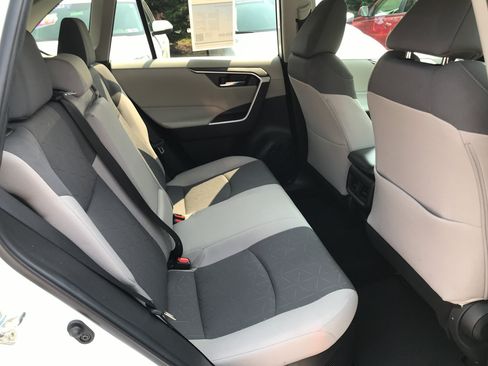 Used 2022 Toyota RAV4 XLE w/ Convenience Package AWD/4WD image 30