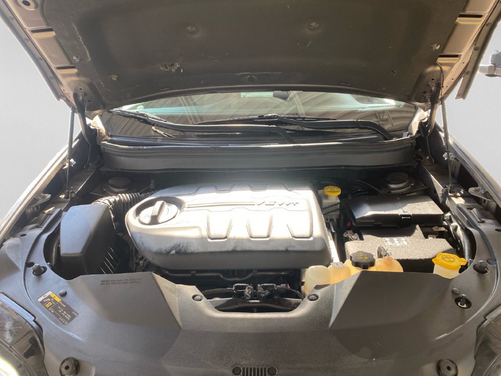 Used 2019 Jeep Cherokee Latitude Plus FWD image 28