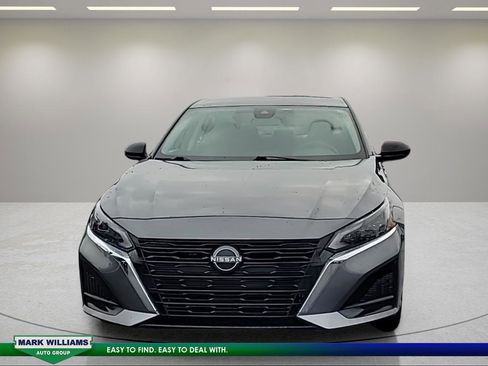 Used 2024 Nissan Altima 2.5 SV image 9