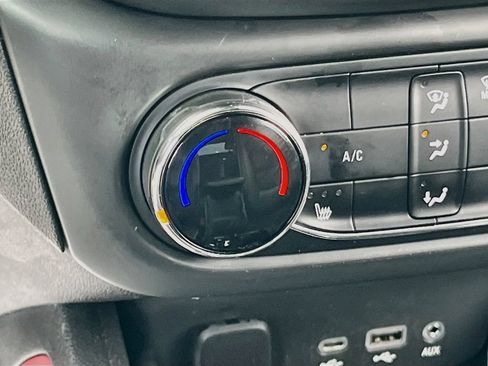 Used 2023 Chevrolet TrailBlazer RS AWD/4WD image 19