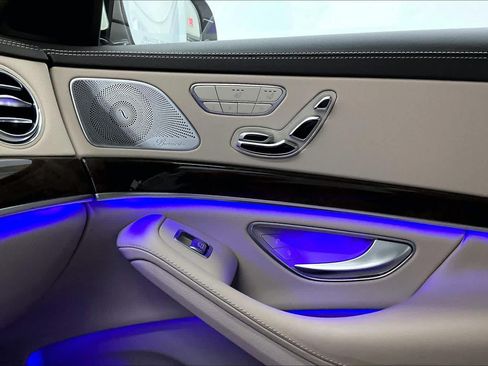 Used 2019 Mercedes-Benz S 560 Sedan image 31