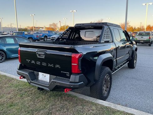 Used 2025 Toyota Tacoma Trailhunter image 9