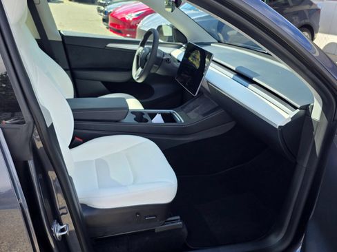 Used 2023 Tesla Model Y Long Range AWD/4WD image 13