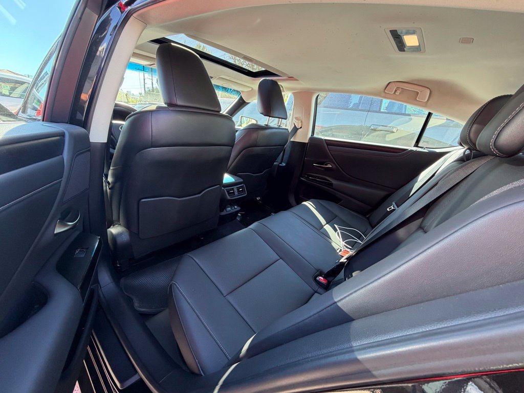 Used 2025 Lexus ES 300h w/ Premium Package FWD image 5