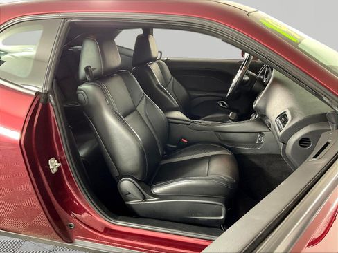 Used 2019 Dodge Challenger SXT w/ Plus Package AWD/4WD image 28