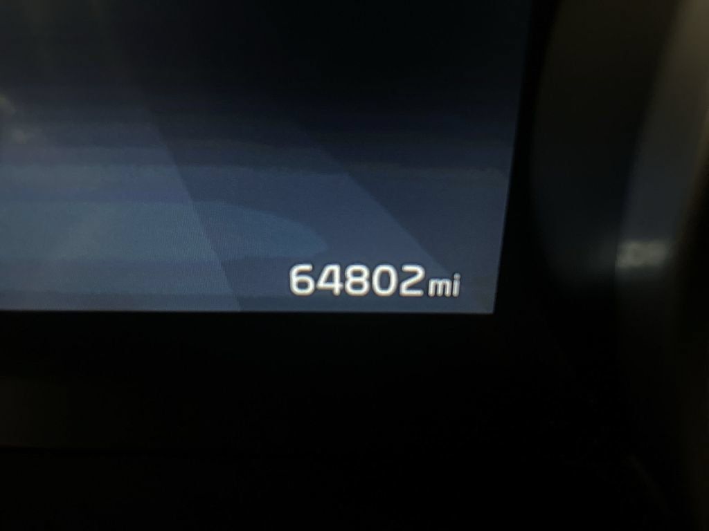 Used 2022 Kia Carnival EX FWD image 6