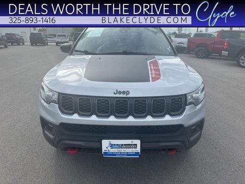 Used 2024 Jeep Compass Trailhawk AWD/4WD image 1