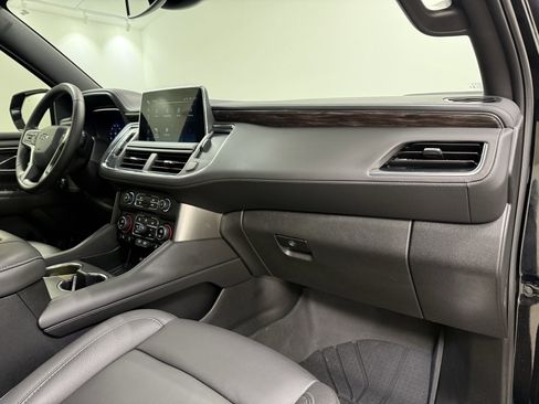 Used 2024 Chevrolet Suburban Z71 w/ Luxury Package image 35