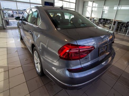 Used 2018 Volkswagen Passat 2.0T SE image 5