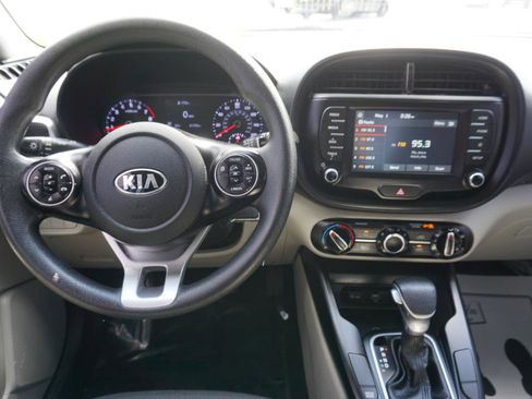 Used 2020 Kia Soul LX FWD image 9