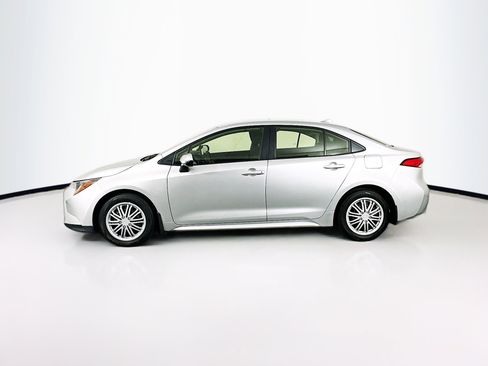 Used 2022 Toyota Corolla LE FWD image 4