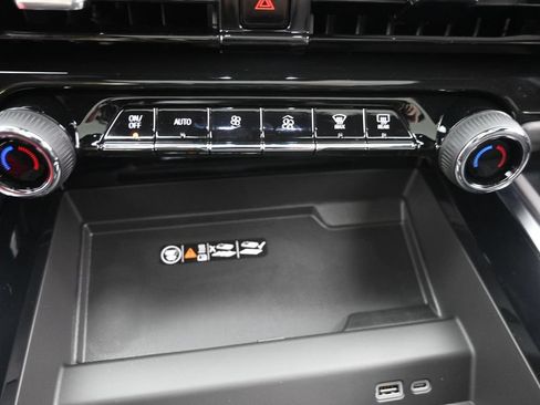 New 2026 Chevrolet Suburban Premier w/ Sun And Tow Package AWD/4WD image 22