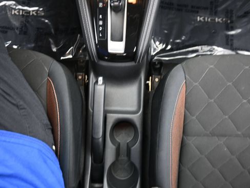 Used 2018 Nissan Kicks SR FWD image 18