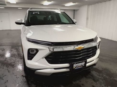 Certified 2024 Chevrolet TrailBlazer LT w/ LT Cold Weather Package FWD image 3