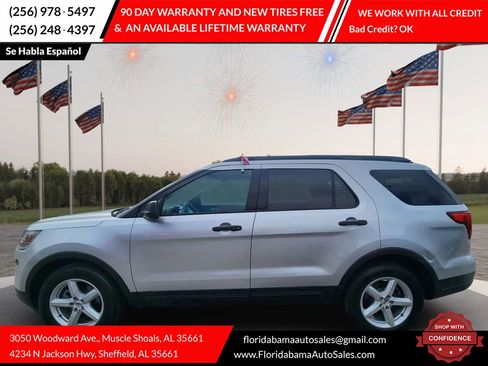 Used 2018 Ford Explorer XLT image 4