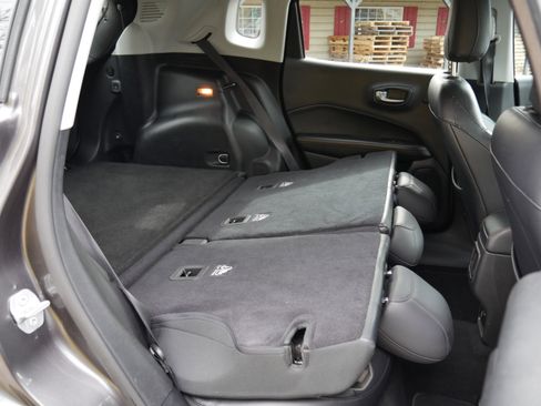 Used 2017 Jeep Compass Limited image 36