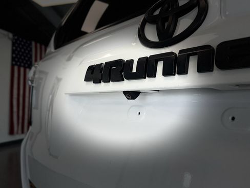 Used 2019 Toyota 4Runner SR5 AWD/4WD image 27