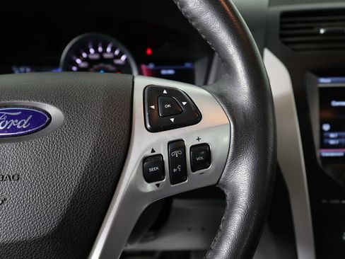 Used 2015 Ford Explorer XLT w/ Equipment Group 202B AWD/4WD image 32