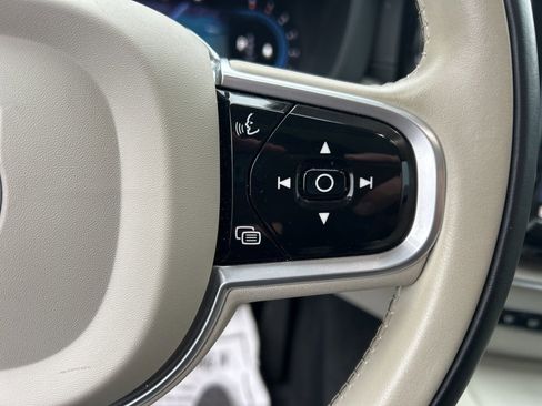 Used 2022 Volvo XC60 B5 Inscription w/ Advanced Package image 9