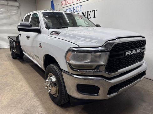 Used 2022 RAM 3500 Tradesman w/ Chrome Appearance Group AWD/4WD image 2