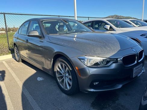 Used 2018 BMW 320i Sedan image 2
