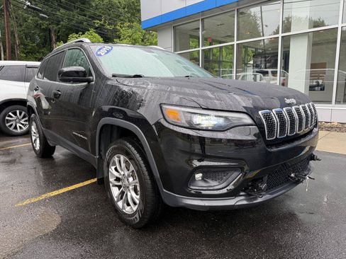 Used 2019 Jeep Cherokee Latitude Plus w/ Cold Weather Group AWD/4WD image 1