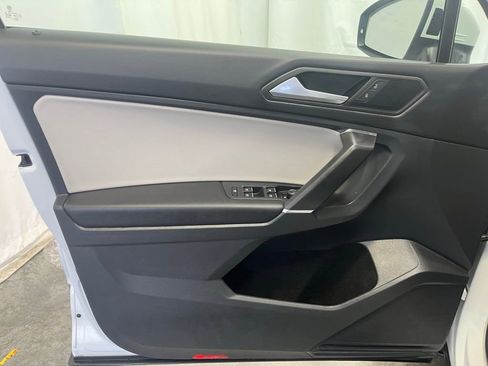 Certified 2020 Volkswagen Tiguan SE image 10