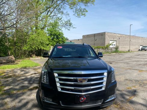 Used 2017 Cadillac Escalade ESV Luxury AWD/4WD image 8