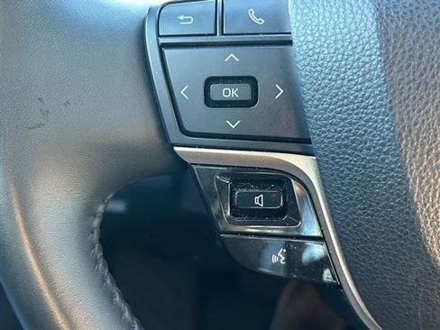 Used 2023 Toyota Crown XLE image 13