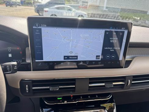 Used 2024 Lincoln Corsair AWD w/ Equipment Group 101A image 15