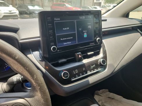 Used 2022 Toyota Corolla LE FWD image 23