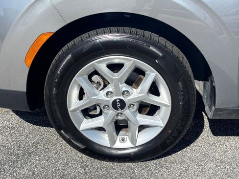 Used 2025 Kia Soul LX w/ LX Technology Package FWD image 30