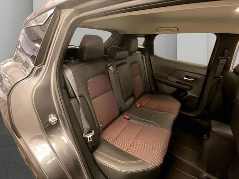 Certified 2025 Nissan Kicks SR image 17