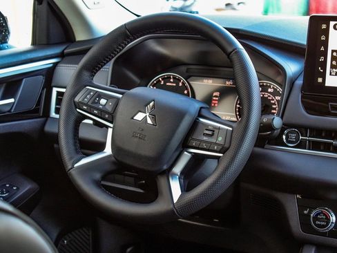 New 2026 Mitsubishi Outlander AWD image 25