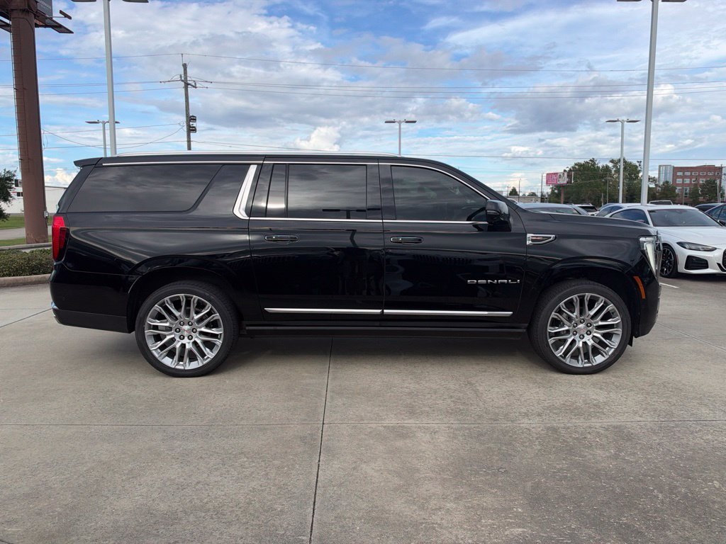 Used 2025 GMC Yukon XL Denali w/ Denali Reserve Package AWD/4WD image 6