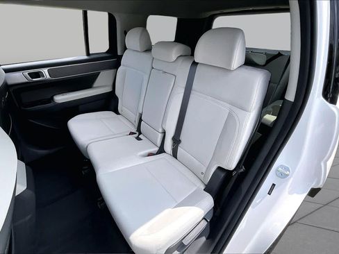 Used 2025 Hyundai Santa Fe SE FWD image 18