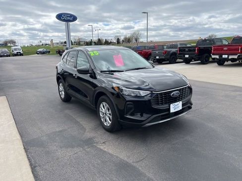 Used 2025 Ford Escape Active AWD/4WD image 3