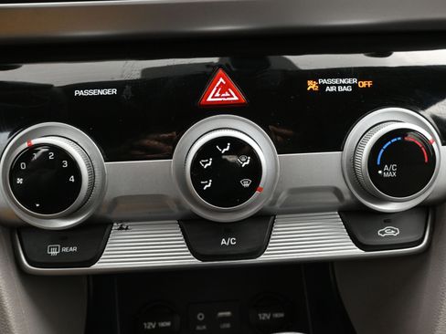 Used 2019 Hyundai Elantra SEL image 17