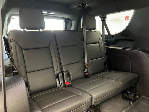 Used 2024 Chevrolet Suburban High Country w/ Advanced Technology Package AWD/4WD image 13