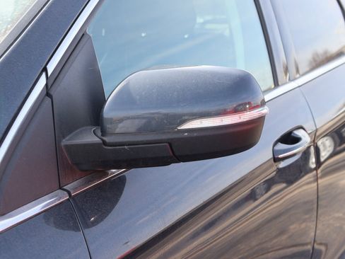 Used 2022 Ford Edge Titanium image 3