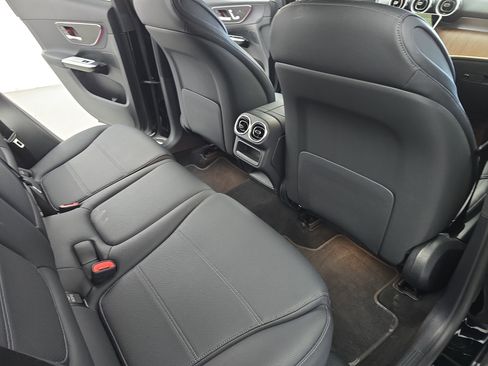 Used 2025 Mercedes-Benz GLC 300 4MATIC image 11