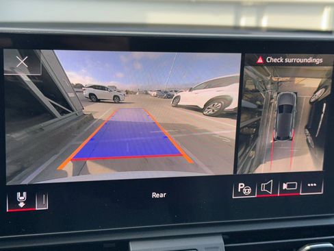 Used 2022 Audi Q5 e Prestige w/ Prestige Package image 25