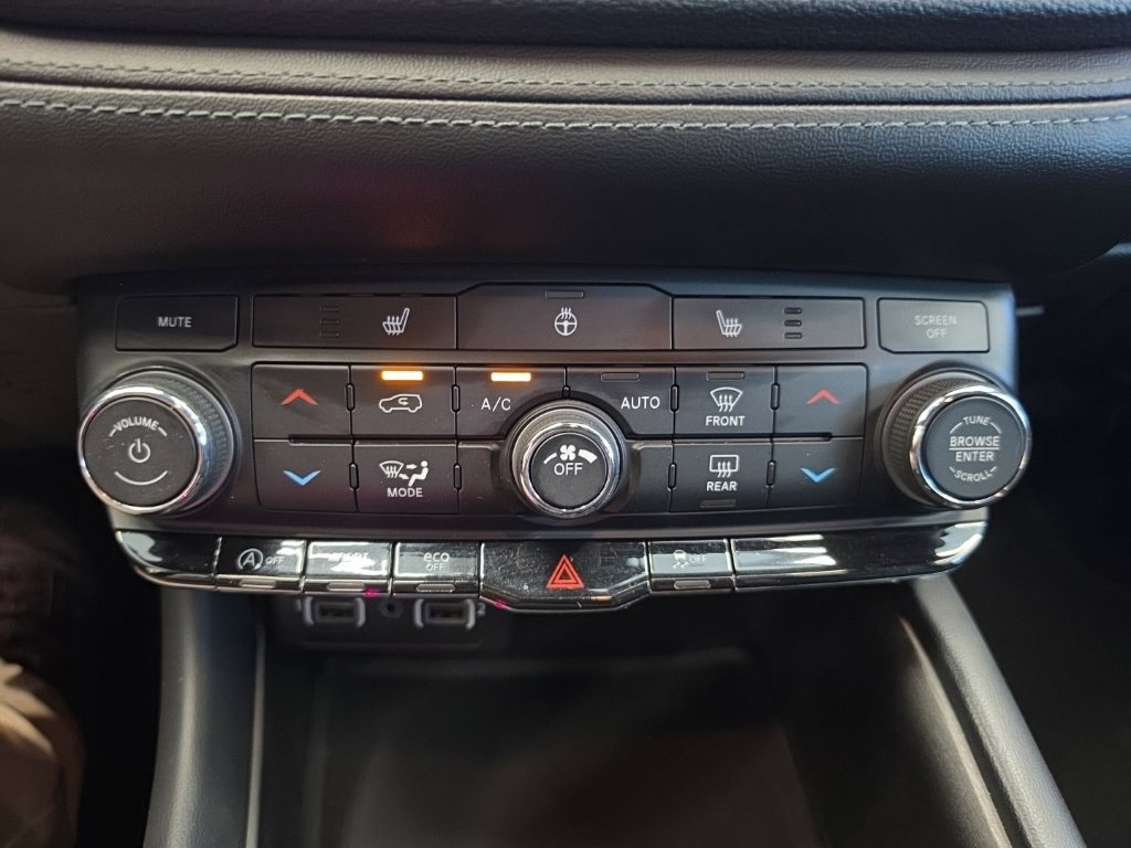 Used 2024 Dodge Durango SXT w/ 3rd Row Seating Group RWD image 24