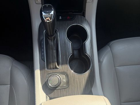 Used 2019 GMC Acadia SLT image 32