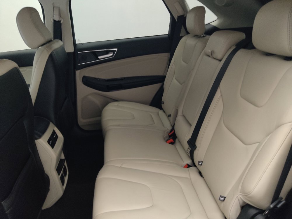 Used 2020 Ford Edge Titanium FWD image 18