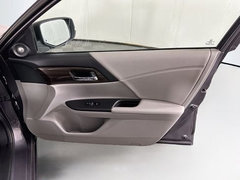 Used 2017 Honda Accord EX-L image 30