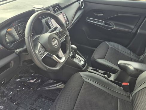 Used 2023 Nissan Versa SR w/ Trunk Package image 9