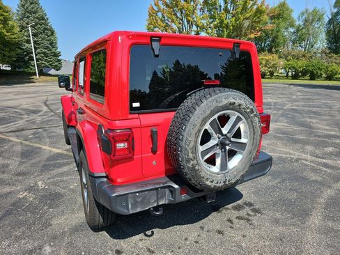 Used 2018 Jeep Wrangler Unlimited Sahara AWD/4WD image 3